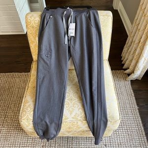 NWT gray Figs set Small
